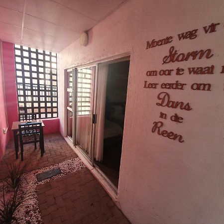 Leach Lodge Kuruman Exterior photo