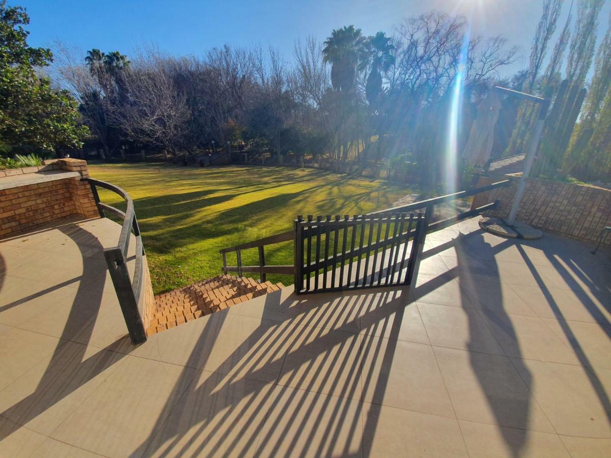 Leach Lodge Kuruman Exterior photo